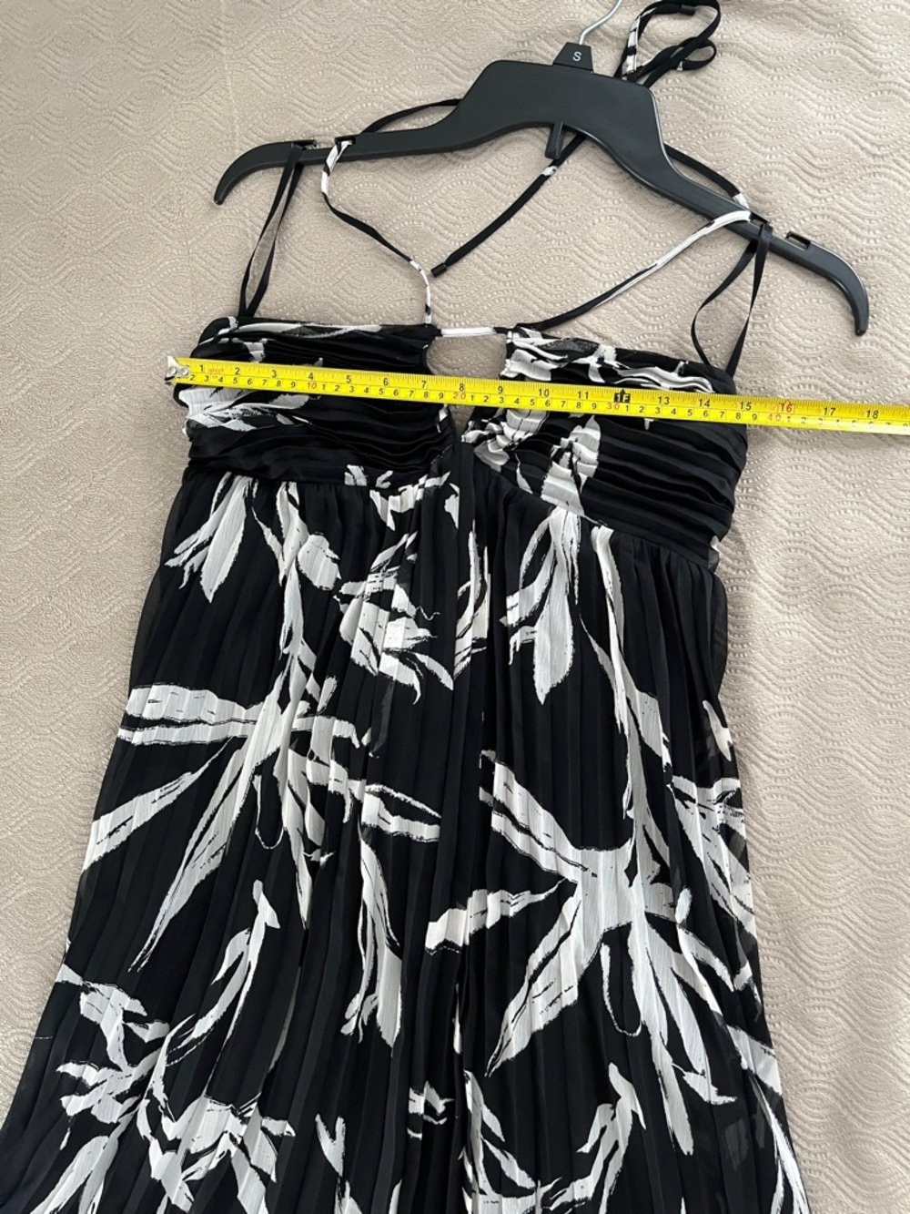 White House Black Market 🆕 Black & White Pleated Halter Maxi Dress size 4 - Picture 9 of 13